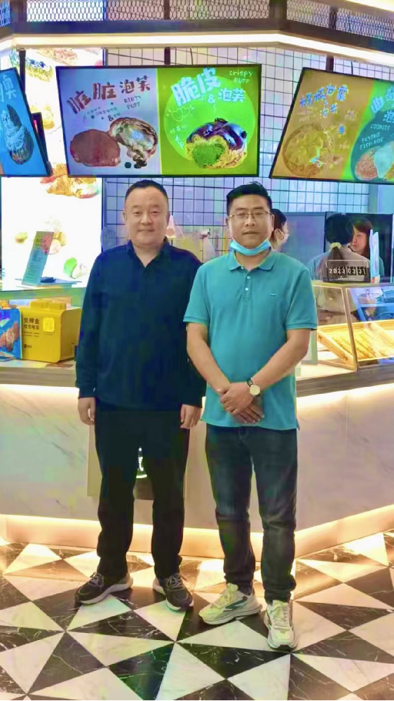 陳小蠻蒜香炸雞再開高新大都薈店，恭喜閆總成功簽約！