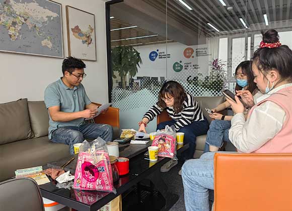 大學生畢業合伙創業加盟陳小蠻炸雞品牌/成功開店