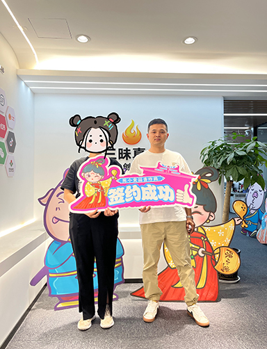 恭喜陳小蠻蒜香炸雞成功簽約萬源好生活超外店