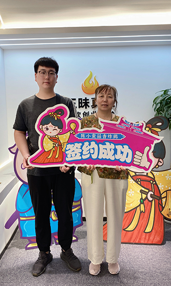 賀|陳小蠻蒜香炸雞又成功簽約豐禾萬達店馬總
